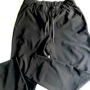 Lululemon On the Fly 7/8 pant * woven